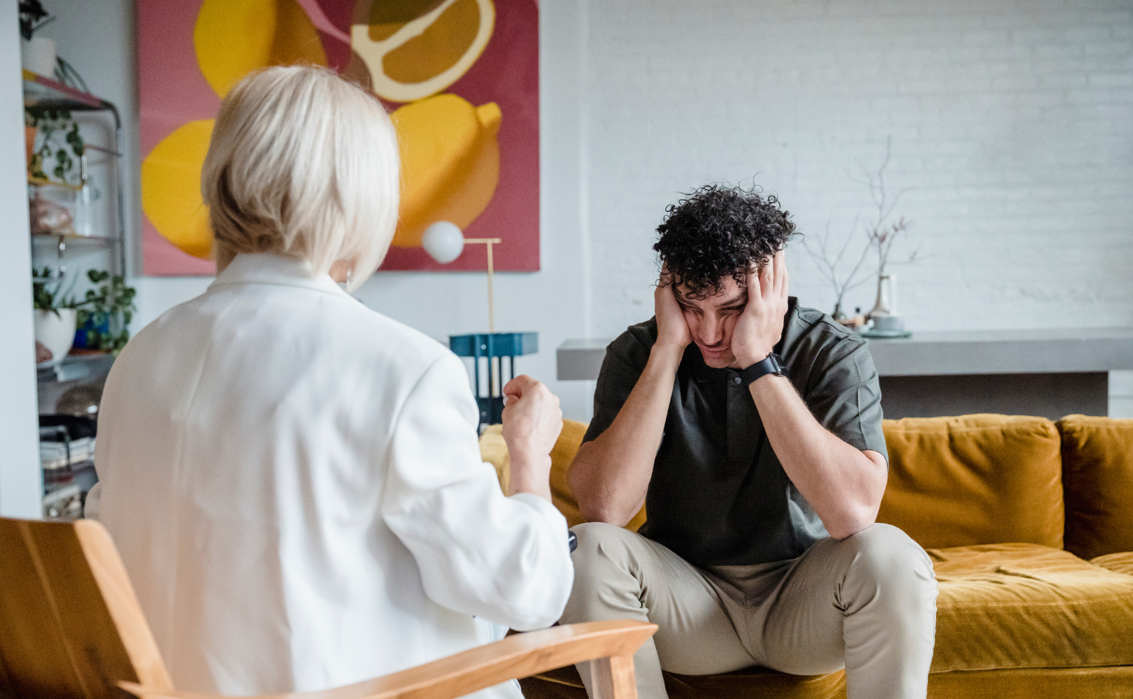 Man speaks with therapist